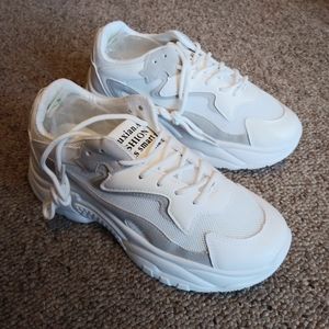NWT chunky white sneakers